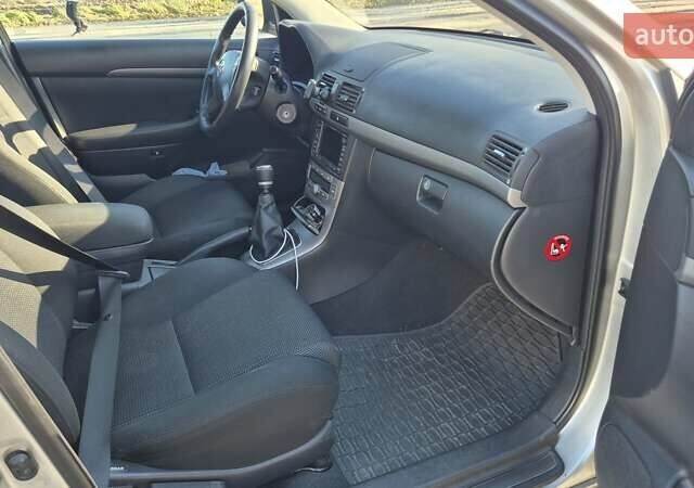 Серый Тойота Авенсис, объемом двигателя 2 л и пробегом 259 тыс. км за 7500 $, фото 6 на Automoto.ua