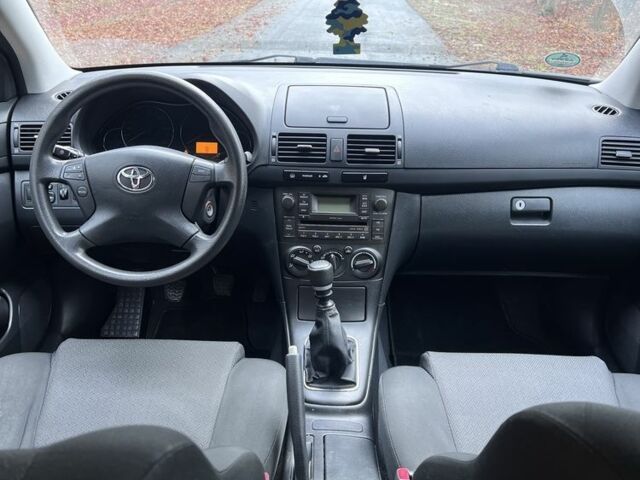 Серый Тойота Авенсис, объемом двигателя 2 л и пробегом 262 тыс. км за 5600 $, фото 5 на Automoto.ua