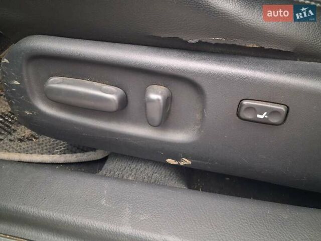 Серый Тойота Авенсис, объемом двигателя 2.23 л и пробегом 300 тыс. км за 4300 $, фото 2 на Automoto.ua