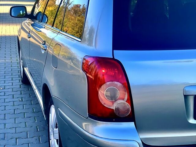 Серый Тойота Авенсис, объемом двигателя 2 л и пробегом 194 тыс. км за 5500 $, фото 6 на Automoto.ua