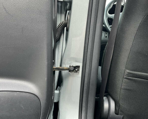 Сірий Тойота Авенсіс, об'ємом двигуна 1.8 л та пробігом 233 тис. км за 7700 $, фото 30 на Automoto.ua