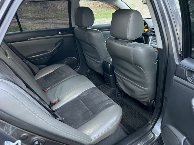 Серый Тойота Авенсис, объемом двигателя 1.8 л и пробегом 315 тыс. км за 5900 $, фото 20 на Automoto.ua