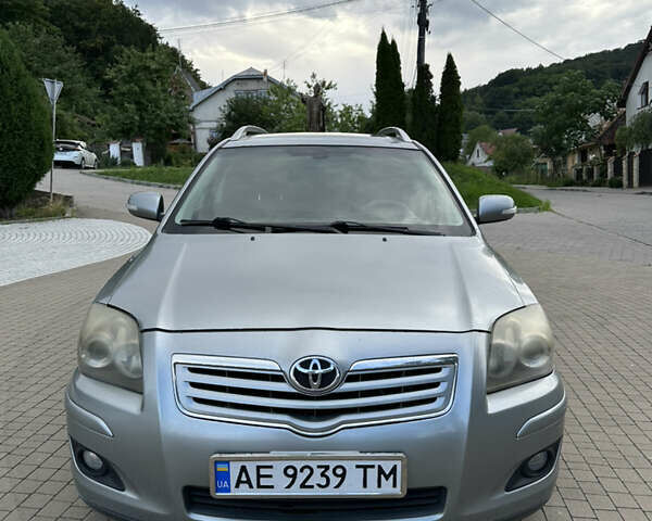 Серый Тойота Авенсис, объемом двигателя 1.8 л и пробегом 310 тыс. км за 5900 $, фото 1 на Automoto.ua