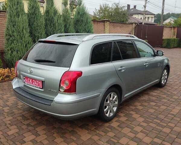 Серый Тойота Авенсис, объемом двигателя 1.8 л и пробегом 205 тыс. км за 7650 $, фото 2 на Automoto.ua