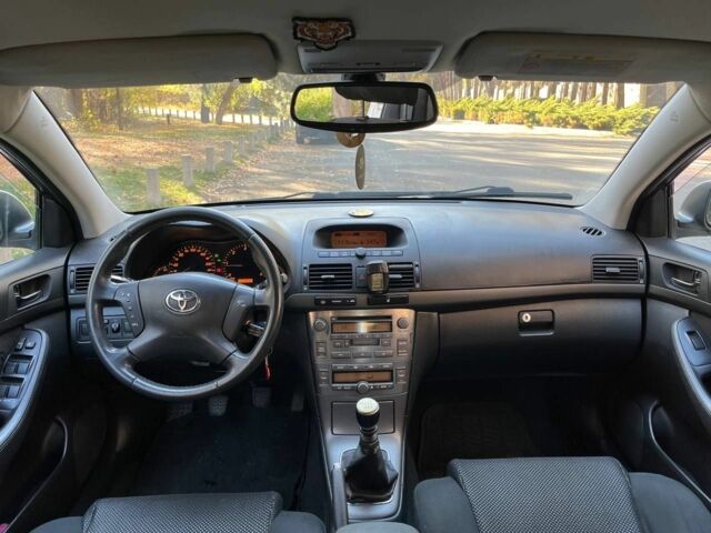 Серый Тойота Авенсис, объемом двигателя 0 л и пробегом 280 тыс. км за 2700 $, фото 9 на Automoto.ua