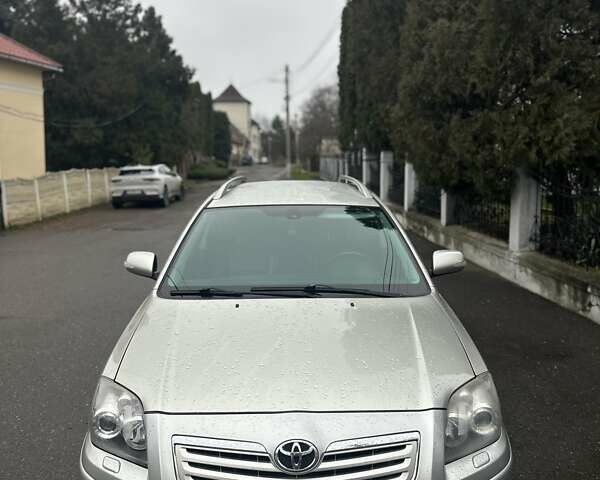 Серый Тойота Авенсис, объемом двигателя 2 л и пробегом 337 тыс. км за 6200 $, фото 11 на Automoto.ua