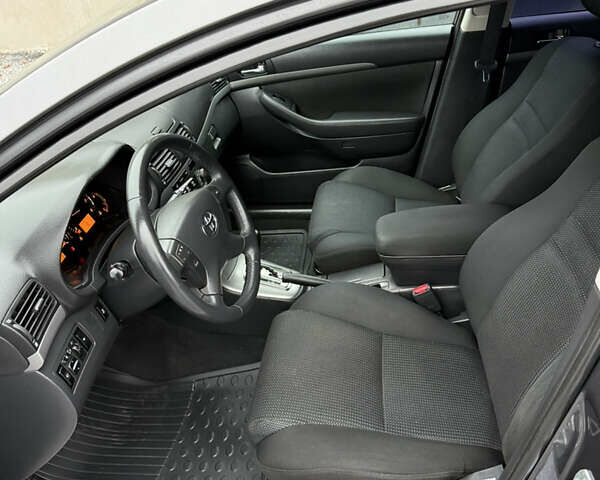 Серый Тойота Авенсис, объемом двигателя 2 л и пробегом 194 тыс. км за 7800 $, фото 83 на Automoto.ua