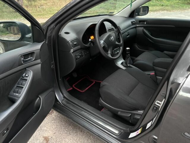 Сірий Тойота Авенсіс, об'ємом двигуна 2 л та пробігом 400 тис. км за 3500 $, фото 5 на Automoto.ua