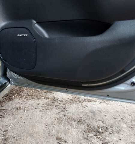 Сірий Тойота Авенсіс, об'ємом двигуна 2 л та пробігом 409 тис. км за 7000 $, фото 85 на Automoto.ua