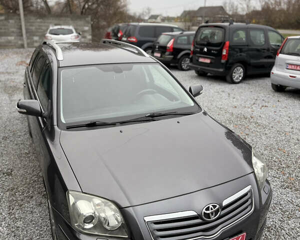 Серый Тойота Авенсис, объемом двигателя 2 л и пробегом 194 тыс. км за 7800 $, фото 3 на Automoto.ua