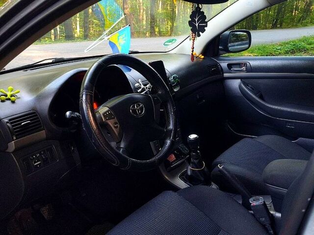 Сірий Тойота Авенсіс, об'ємом двигуна 2.2 л та пробігом 219 тис. км за 7300 $, фото 1 на Automoto.ua