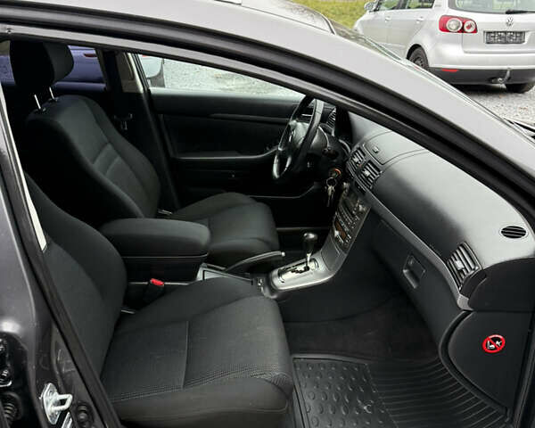 Серый Тойота Авенсис, объемом двигателя 2 л и пробегом 194 тыс. км за 7800 $, фото 97 на Automoto.ua