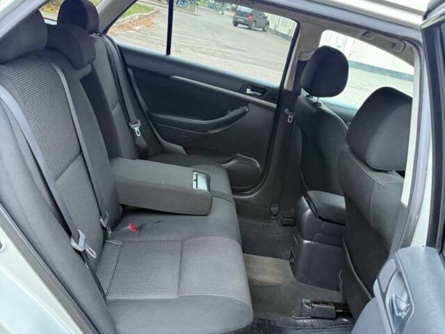 Серый Тойота Авенсис, объемом двигателя 2.2 л и пробегом 300 тыс. км за 3400 $, фото 17 на Automoto.ua