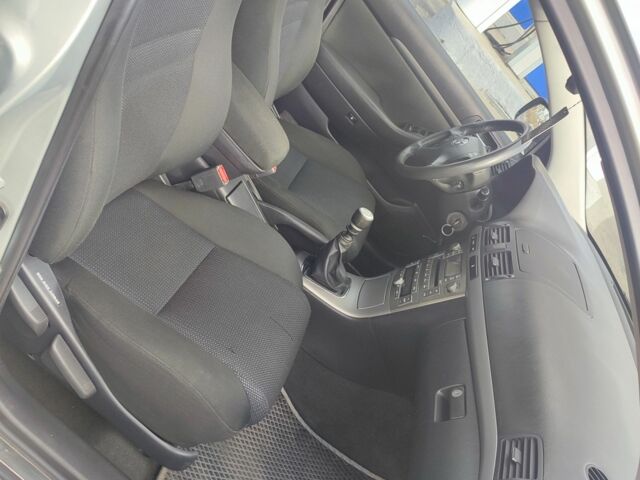 Серый Тойота Авенсис, объемом двигателя 2 л и пробегом 325 тыс. км за 5700 $, фото 15 на Automoto.ua