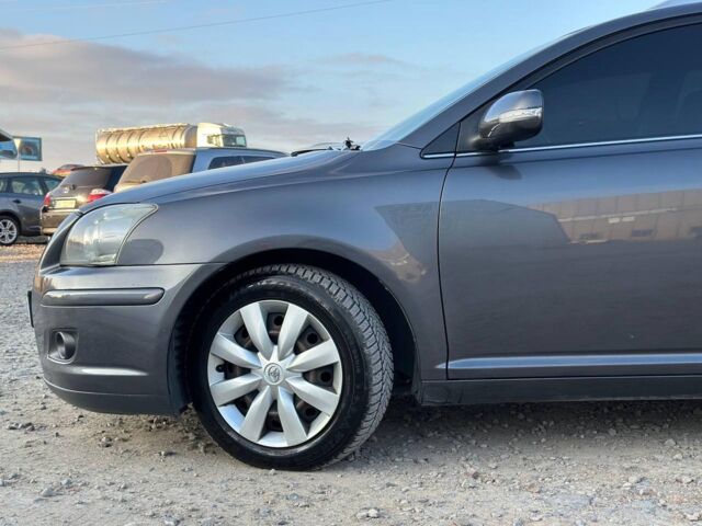 Серый Тойота Авенсис, объемом двигателя 2 л и пробегом 309 тыс. км за 7290 $, фото 3 на Automoto.ua