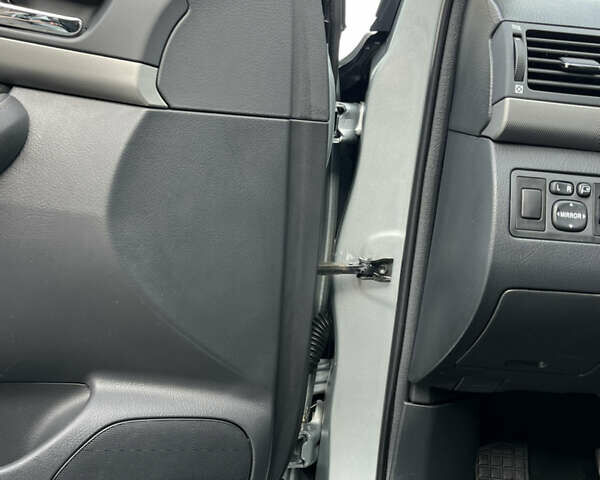 Сірий Тойота Авенсіс, об'ємом двигуна 1.8 л та пробігом 233 тис. км за 7700 $, фото 22 на Automoto.ua