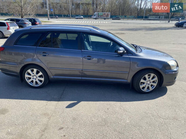 Серый Тойота Авенсис, объемом двигателя 2 л и пробегом 260 тыс. км за 6500 $, фото 4 на Automoto.ua