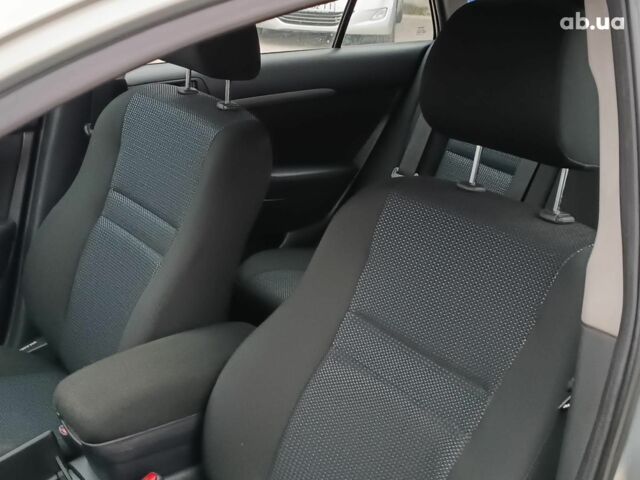 Серый Тойота Авенсис, объемом двигателя 2 л и пробегом 353 тыс. км за 6450 $, фото 31 на Automoto.ua