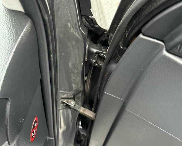 Серый Тойота Авенсис, объемом двигателя 2 л и пробегом 194 тыс. км за 7800 $, фото 140 на Automoto.ua