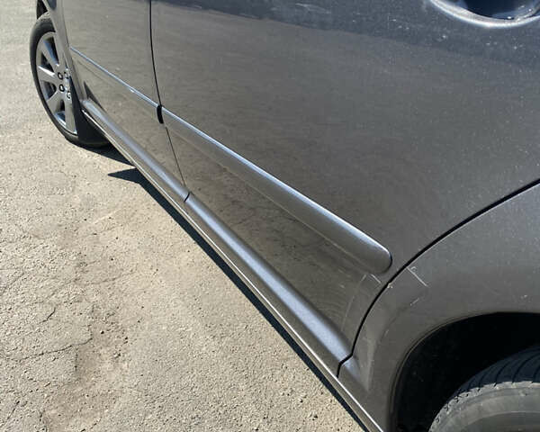 Серый Тойота Авенсис, объемом двигателя 2 л и пробегом 260 тыс. км за 6500 $, фото 9 на Automoto.ua