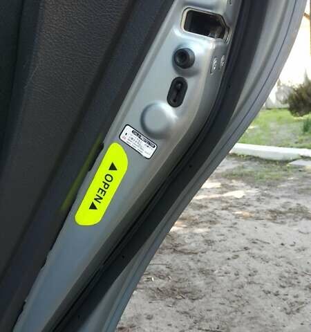 Сірий Тойота Авенсіс, об'ємом двигуна 2 л та пробігом 409 тис. км за 7000 $, фото 87 на Automoto.ua