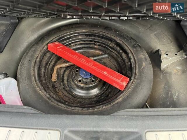 Серый Тойота Авенсис, объемом двигателя 2.23 л и пробегом 340 тыс. км за 4500 $, фото 9 на Automoto.ua