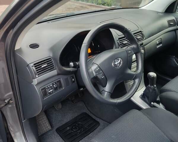 Сірий Тойота Авенсіс, об'ємом двигуна 1.8 л та пробігом 212 тис. км за 7700 $, фото 14 на Automoto.ua
