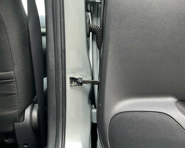 Сірий Тойота Авенсіс, об'ємом двигуна 1.8 л та пробігом 233 тис. км за 7700 $, фото 40 на Automoto.ua