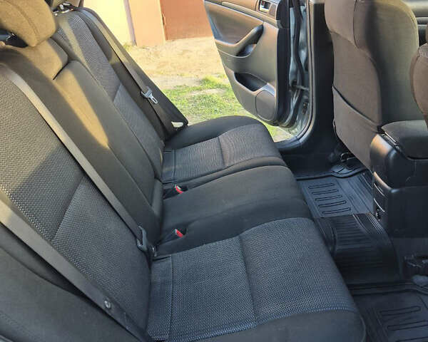 Серый Тойота Авенсис, объемом двигателя 2.23 л и пробегом 280 тыс. км за 5500 $, фото 9 на Automoto.ua