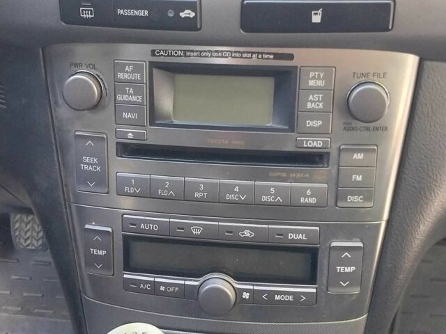 Серый Тойота Авенсис, объемом двигателя 2.2 л и пробегом 300 тыс. км за 6200 $, фото 5 на Automoto.ua