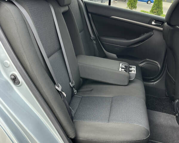 Сірий Тойота Авенсіс, об'ємом двигуна 1.8 л та пробігом 233 тис. км за 7700 $, фото 39 на Automoto.ua