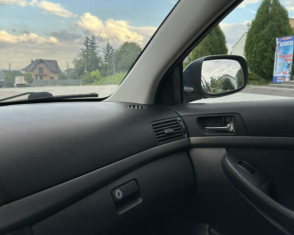 Серый Тойота Авенсис, объемом двигателя 1.8 л и пробегом 310 тыс. км за 5900 $, фото 11 на Automoto.ua