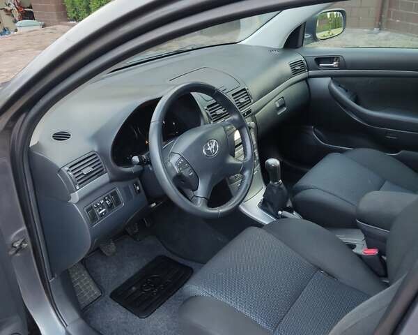 Сірий Тойота Авенсіс, об'ємом двигуна 1.8 л та пробігом 212 тис. км за 7700 $, фото 15 на Automoto.ua