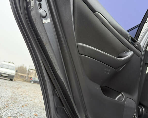 Серый Тойота Авенсис, объемом двигателя 2 л и пробегом 194 тыс. км за 7800 $, фото 131 на Automoto.ua