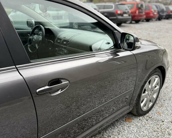 Серый Тойота Авенсис, объемом двигателя 2 л и пробегом 194 тыс. км за 7800 $, фото 60 на Automoto.ua