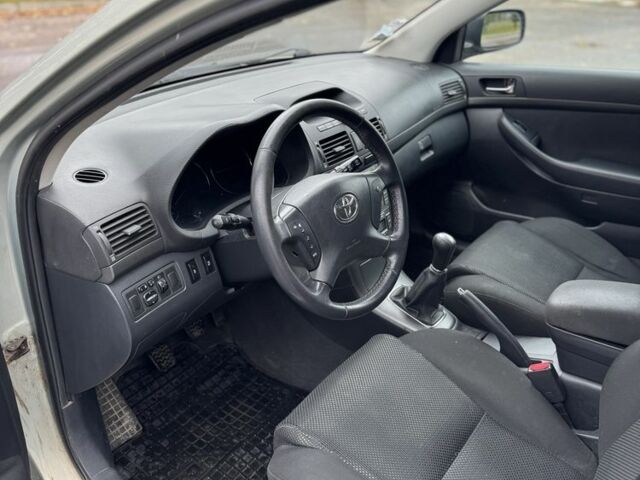 Серый Тойота Авенсис, объемом двигателя 2.2 л и пробегом 300 тыс. км за 2800 $, фото 9 на Automoto.ua