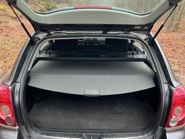 Серый Тойота Авенсис, объемом двигателя 2 л и пробегом 262 тыс. км за 5600 $, фото 6 на Automoto.ua