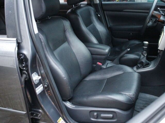 Серый Тойота Авенсис, объемом двигателя 2 л и пробегом 300 тыс. км за 8200 $, фото 3 на Automoto.ua