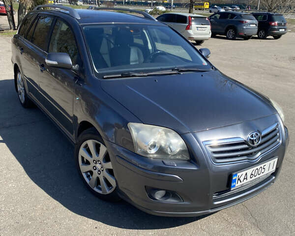 Серый Тойота Авенсис, объемом двигателя 2 л и пробегом 260 тыс. км за 6500 $, фото 1 на Automoto.ua