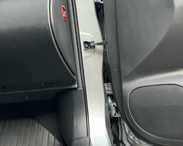 Сірий Тойота Авенсіс, об'ємом двигуна 1.8 л та пробігом 233 тис. км за 7700 $, фото 45 на Automoto.ua