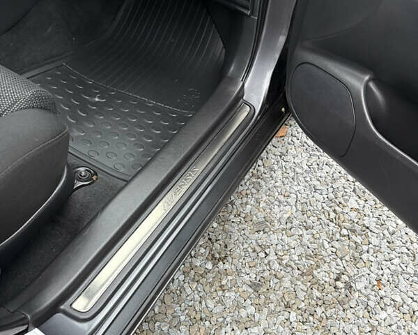 Серый Тойота Авенсис, объемом двигателя 2 л и пробегом 194 тыс. км за 7800 $, фото 139 на Automoto.ua