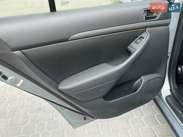 Сірий Тойота Авенсіс, об'ємом двигуна 1.8 л та пробігом 233 тис. км за 7700 $, фото 32 на Automoto.ua