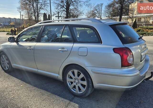 Серый Тойота Авенсис, объемом двигателя 2 л и пробегом 259 тыс. км за 7500 $, фото 2 на Automoto.ua