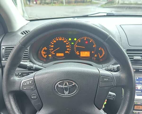 Серый Тойота Авенсис, объемом двигателя 2 л и пробегом 337 тыс. км за 6200 $, фото 13 на Automoto.ua