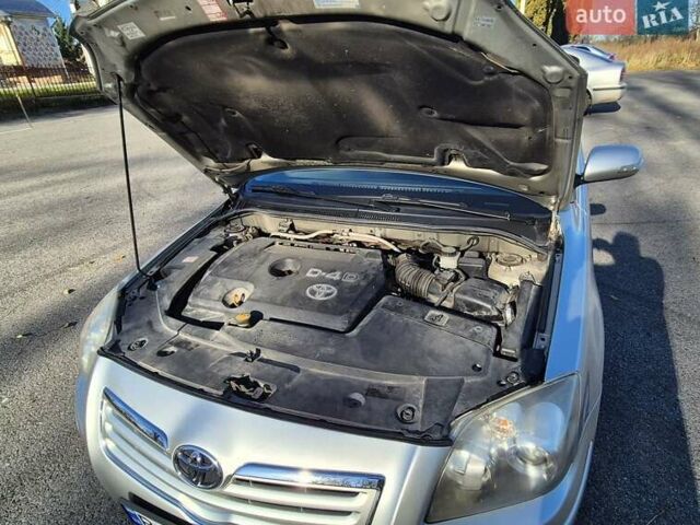 Серый Тойота Авенсис, объемом двигателя 2 л и пробегом 259 тыс. км за 7500 $, фото 9 на Automoto.ua