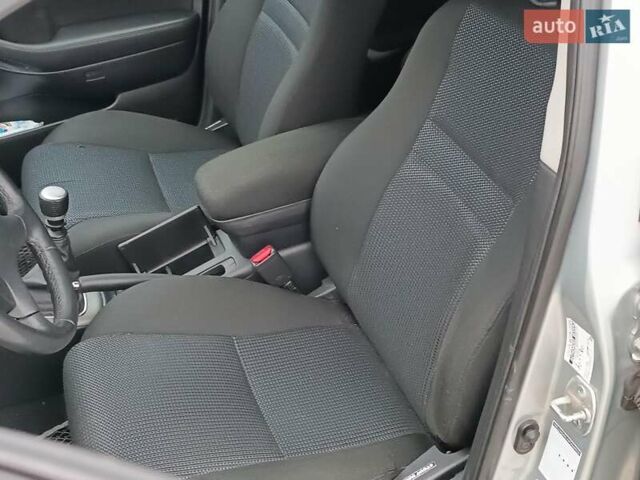 Сірий Тойота Авенсіс, об'ємом двигуна 2 л та пробігом 353 тис. км за 6450 $, фото 30 на Automoto.ua