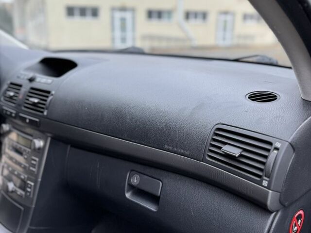 Серый Тойота Авенсис, объемом двигателя 2.2 л и пробегом 300 тыс. км за 2800 $, фото 11 на Automoto.ua