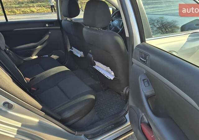 Серый Тойота Авенсис, объемом двигателя 2 л и пробегом 259 тыс. км за 7500 $, фото 7 на Automoto.ua