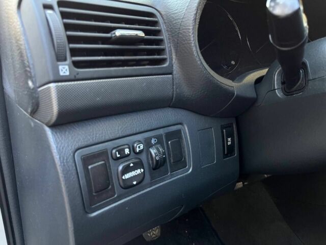 Серый Тойота Авенсис, объемом двигателя 0 л и пробегом 280 тыс. км за 2700 $, фото 3 на Automoto.ua