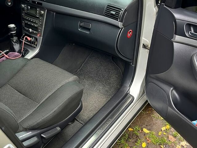 Серый Тойота Авенсис, объемом двигателя 2 л и пробегом 290 тыс. км за 6750 $, фото 5 на Automoto.ua